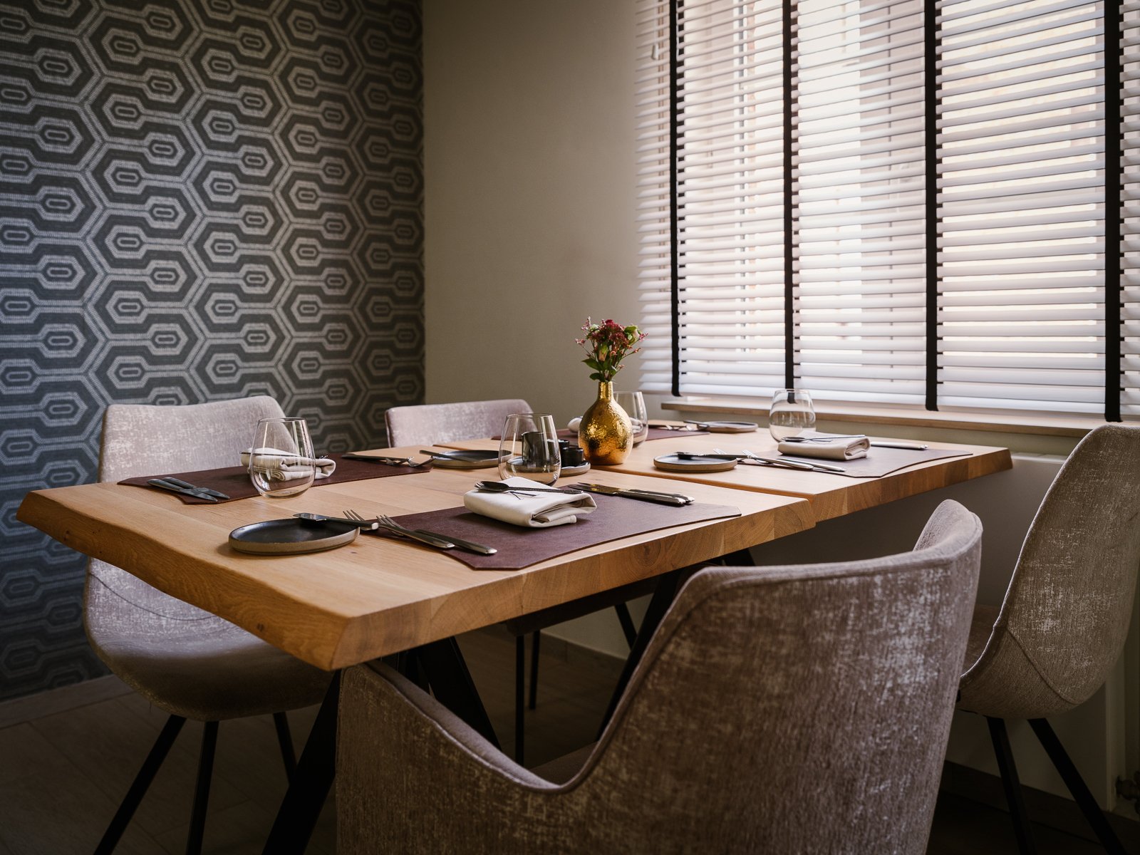 <p>THE TABLE</p>